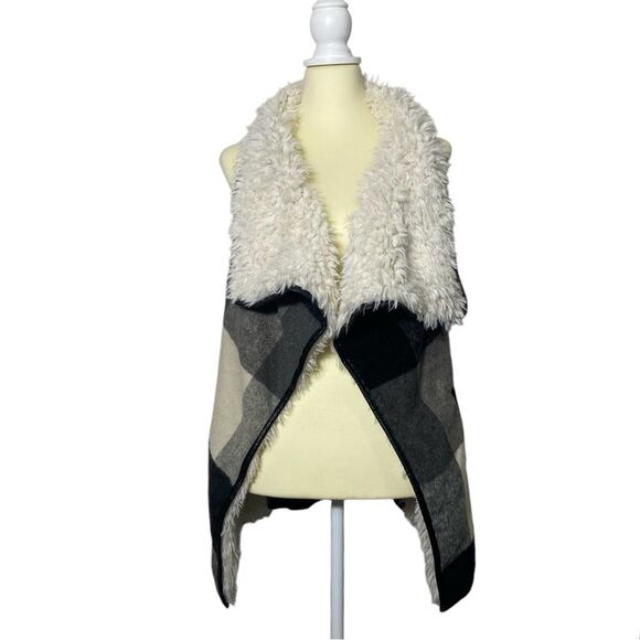 Me Jane Jackets & Blazers - Me Jane Faux Fur Buffalo Check Flannel Wool Blend Vest Women's Size Medium